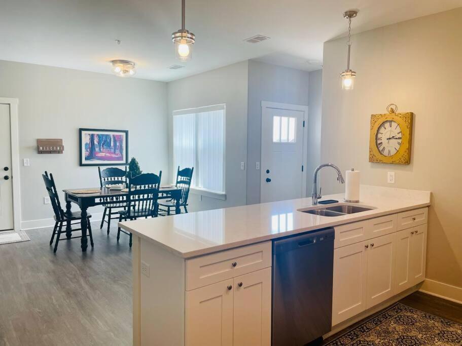 Main Floor 2 Bedroom Condo In Bettendorf Luaran gambar